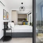 Skyline 360 Luxury With Stunning Terrace #free Parking# By Binobi! *